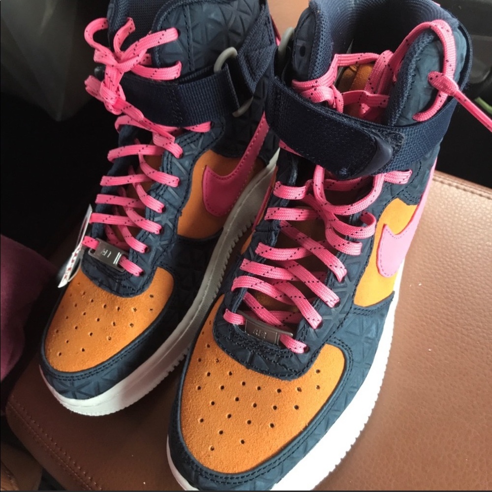 BNWOB NIKE AIRFORCE1 HOT KICKS 👟 BLU/PINK/ORAN 🥊